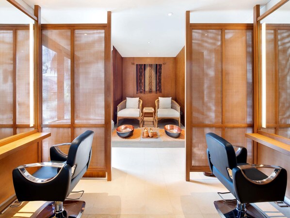 Couples treatment rooms, sauna, hot tub, body treatments, hydrotherapy