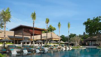 3 outdoor pools, open 7:00 AM to 6:00 PM, free cabanas, pool umbrellas