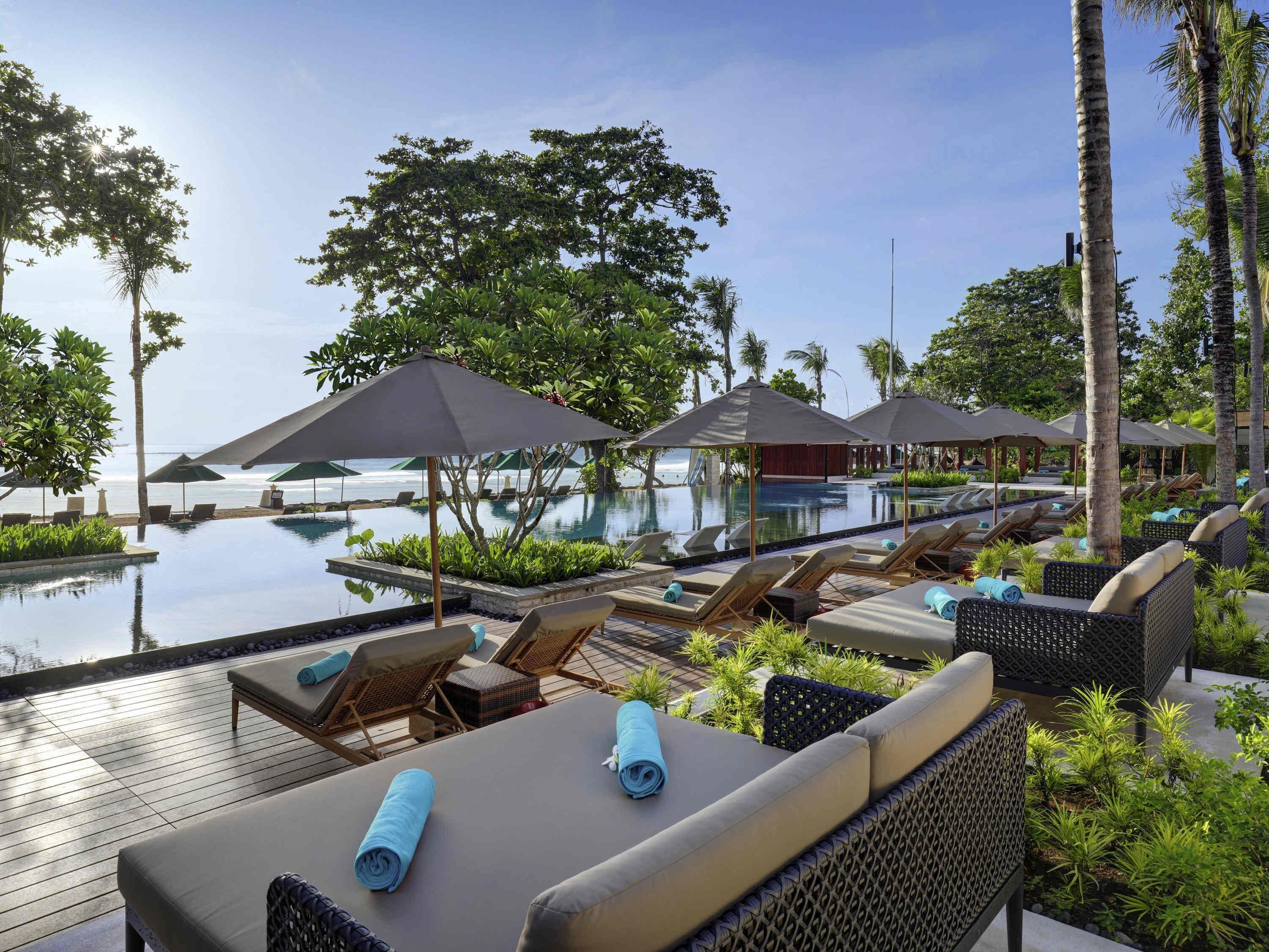 3 outdoor pools, open 7:00 AM to 6:00 PM, free pool cabanas