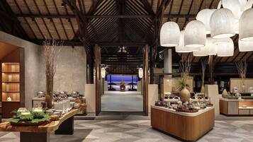 3 restaurants, breakfast, lunch, dinner served; international cuisine