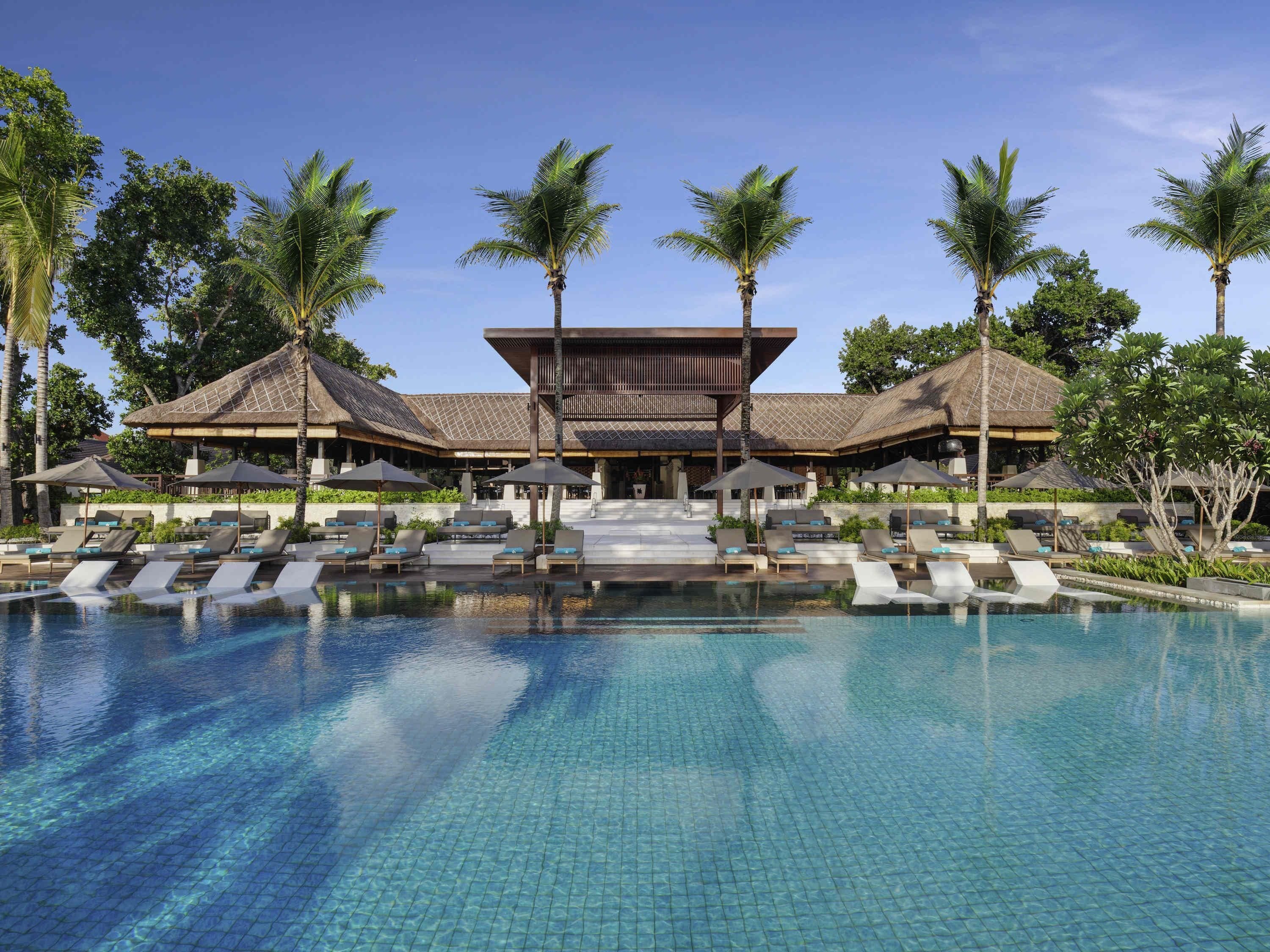 3 outdoor pools, open 7:00 AM to 6:00 PM, free pool cabanas