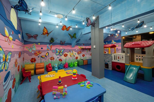 A children's playroom with colorful murals, play structures, and toys. - Prime Plaza Suites Sanur - Bali (Denpasar)