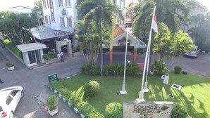 A building with a sign reading "Wong Heritage." - Country Heritage Resort Hotel (Surabaya)