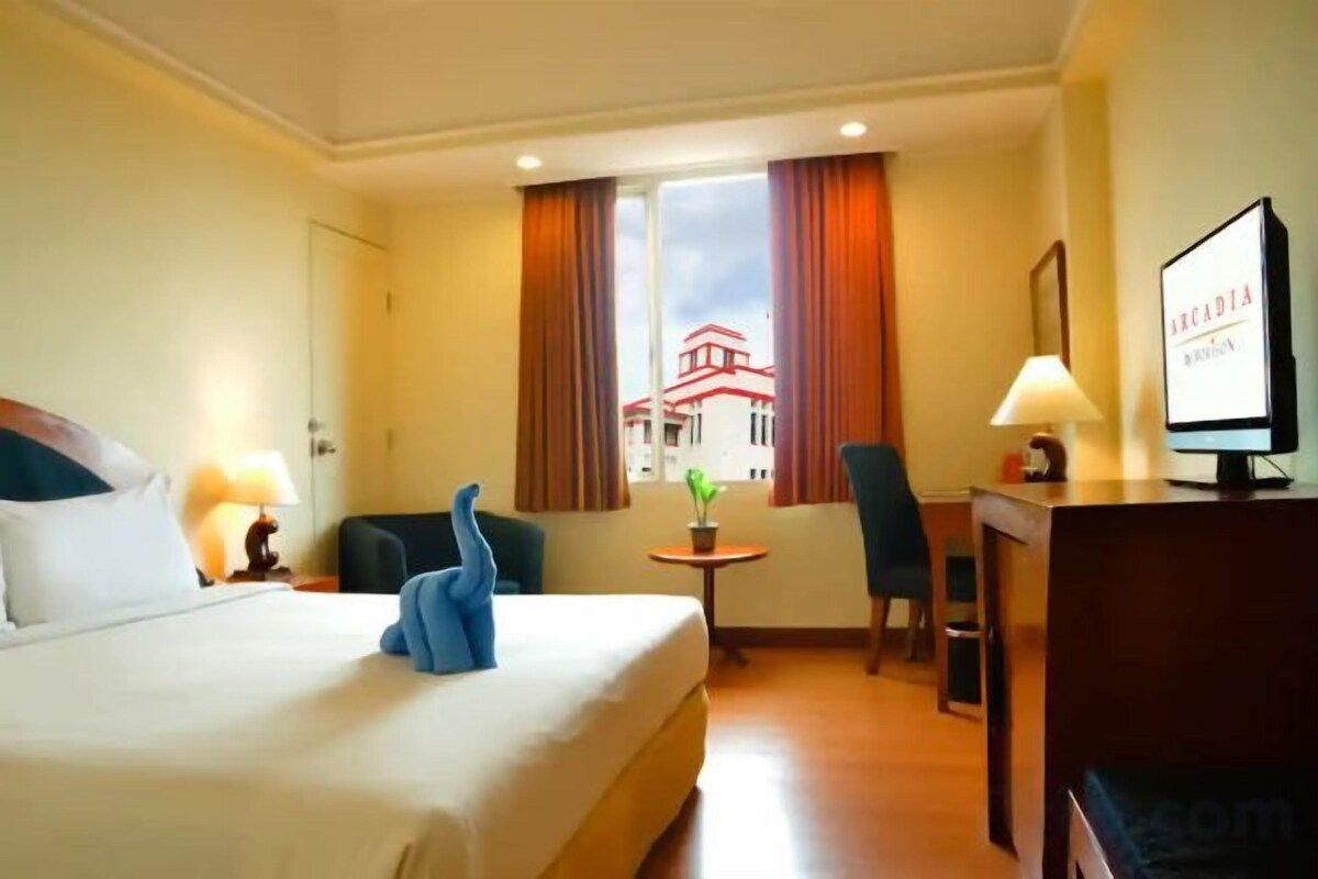 In-room safe, desk, rollaway beds (surcharge), WiFi (free)