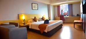 Deluxe-Doppelzimmer zur Einzelnutzung, 1 King-Bett | Zimmersafe, Schreibtisch, Zustellbetten, kostenloses WLAN