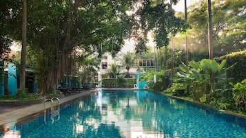 Outdoor pool, pool loungers