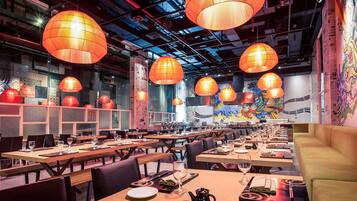 3 restaurants; breakfast, lunch, dinner, and brunch served