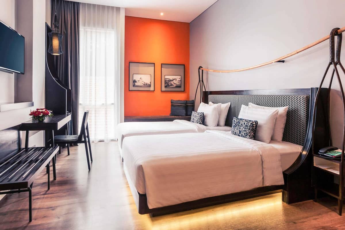 Hochwertige Bettwaren, kostenlose Minibar, Zimmersafe, Schreibtisch