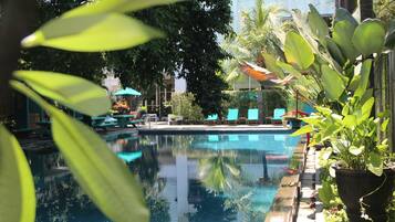 Outdoor pool, pool loungers