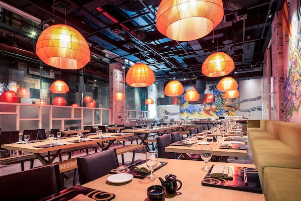 3 restaurants; breakfast, lunch, dinner, and brunch served