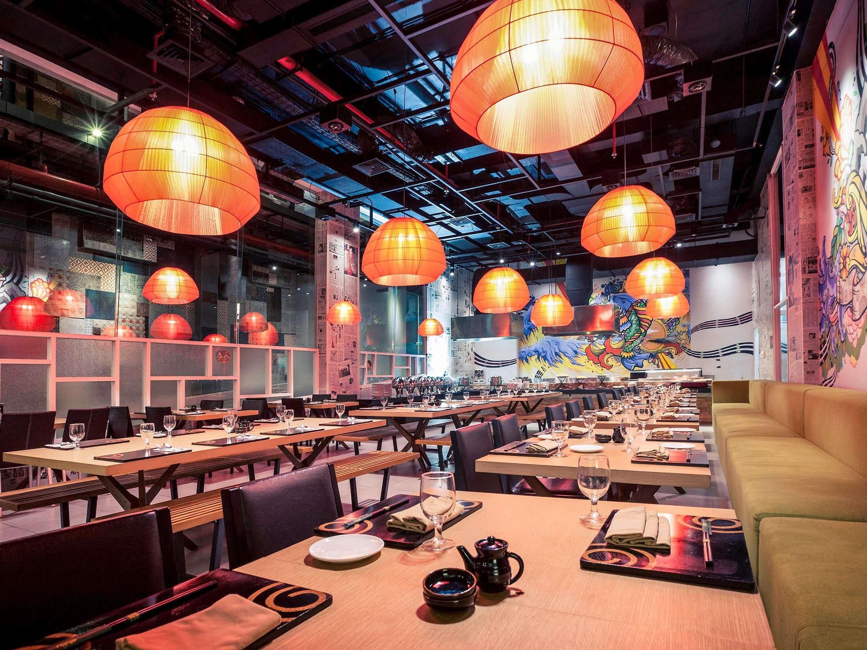 3 间餐厅，供应早餐、午餐和晚餐，国际美食