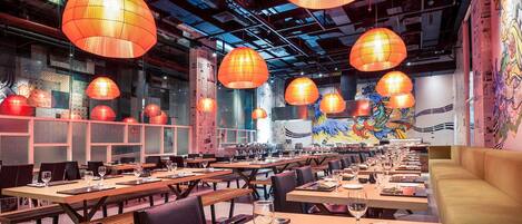 3 restaurantes, café da manhã, culinária internacional