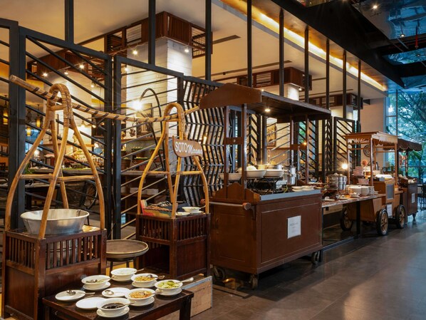 A restaurant with a traditional Asian decor, featuring bamboo structures and a sign that reads 'Soto Minaya.' - Mercure Surabaya Grand Miram (Surabaya)