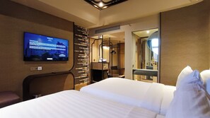 Privilege, Kamar Twin, 2 Tempat Tidur Twin, pemandangan kota | Seprai premium, minibar gratis, brankas, dan meja kerja