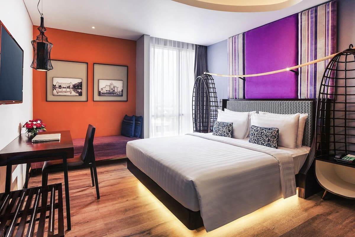 Premium bedding, free minibar, in-room safe, desk