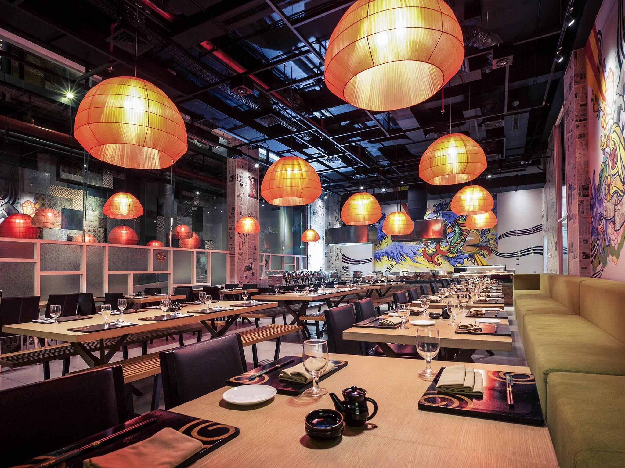 3 restaurants, spécialités Cuisine internationale