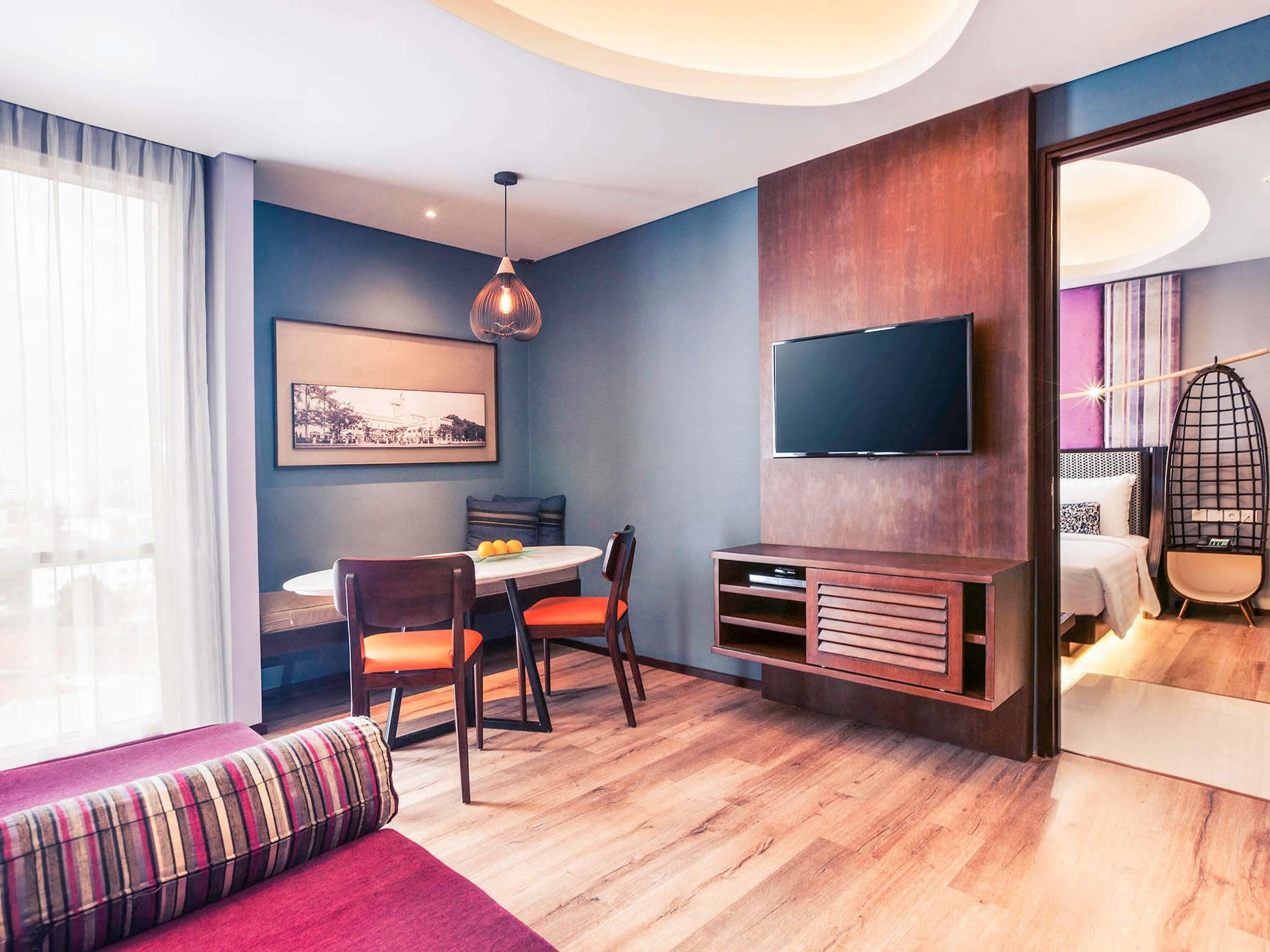 Phòng Suite Deluxe, 1 giường cỡ king | Bộ đồ giường cao cấp, minibar với thức uống miễn phí 