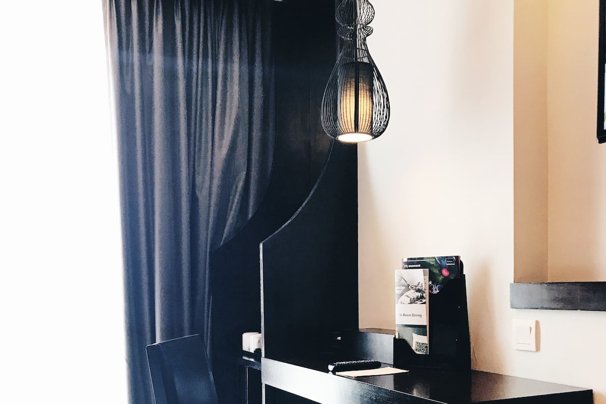 Premium bedding, free minibar, in-room safe, desk