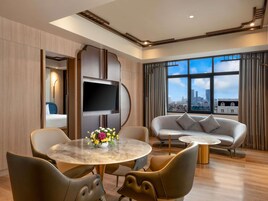 Ropa de cama de alta calidad y minibar con artículos gratuitos 