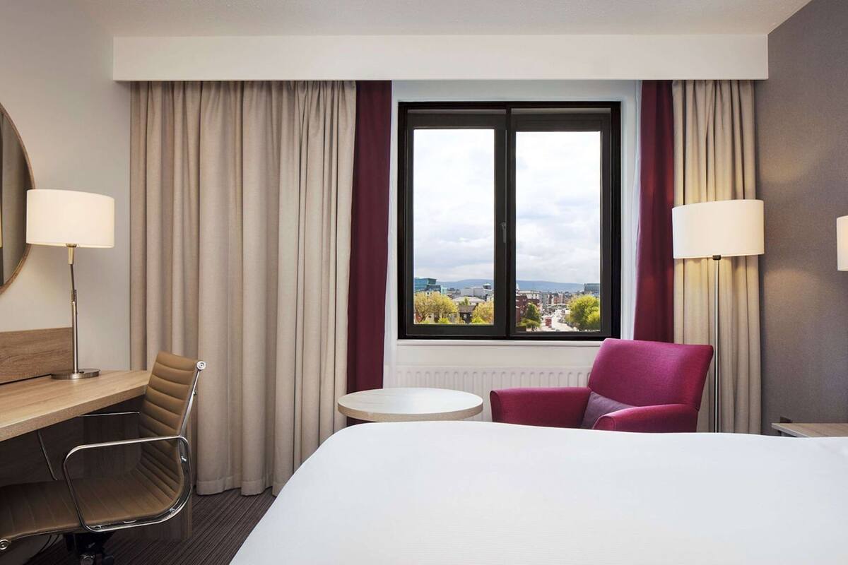 Premium bedding, in-room safe, desk, laptop workspace