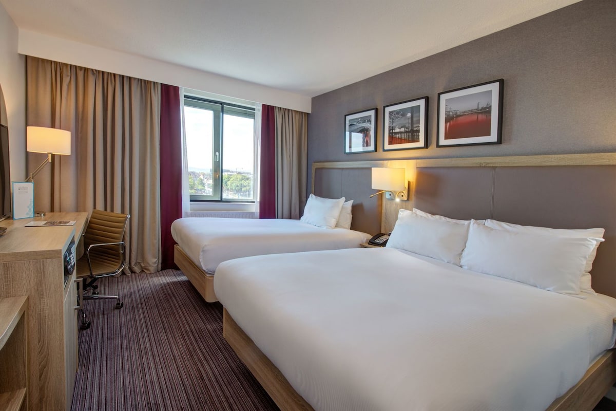 Premium bedding, in-room safe, desk, laptop workspace