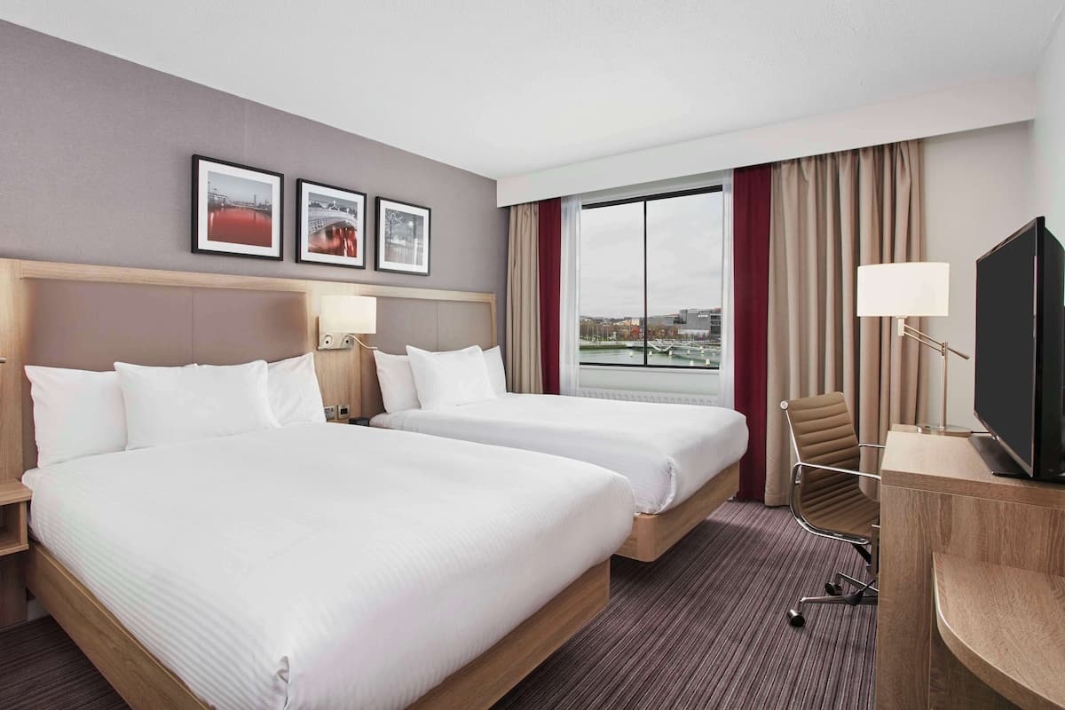 Premium bedding, in-room safe, desk, laptop workspace