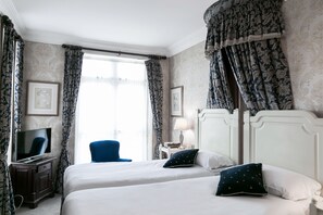 Bureau, espace de travail pour ordinateur portable, Wi-Fi gratuit