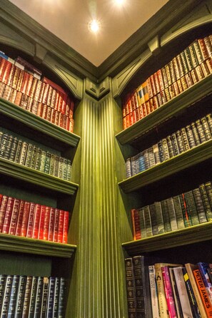Library - Butlers Townhouse (Dublin)