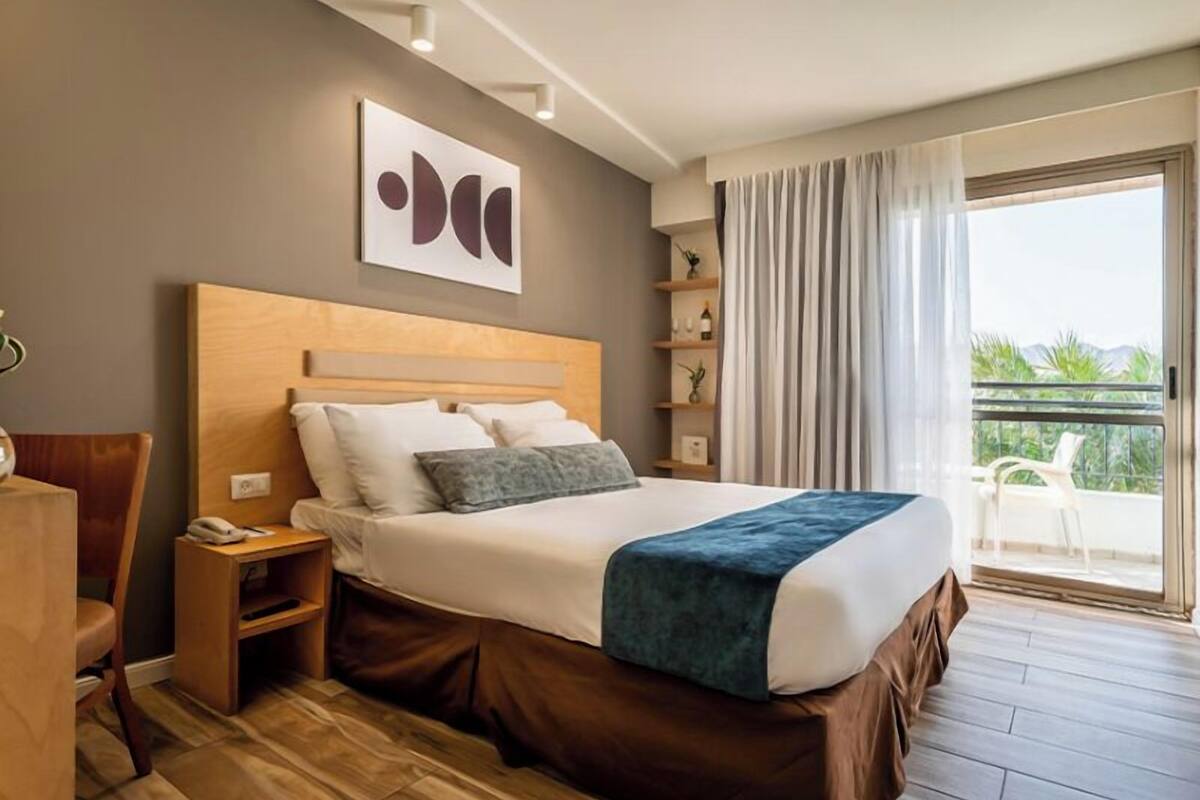 Standard Room | Select Comfort beds, in-room safe