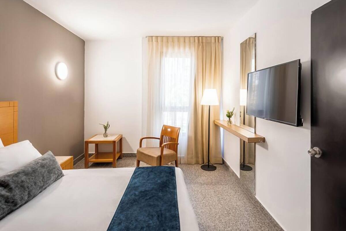 Standard Room | Select Comfort beds, in-room safe