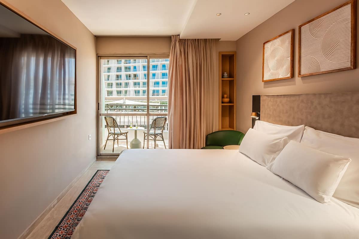 Executive Room, Balcony | Select Comfort beds, in-room safe, desk