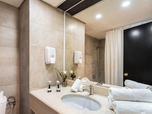 Standard Balcony Pool View | Select Comfort beds, in-room safe - Jacob Eilat (Eilat)