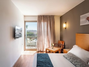 Standard Balcony Pool View | Select-Comfort-Betten, Zimmersafe