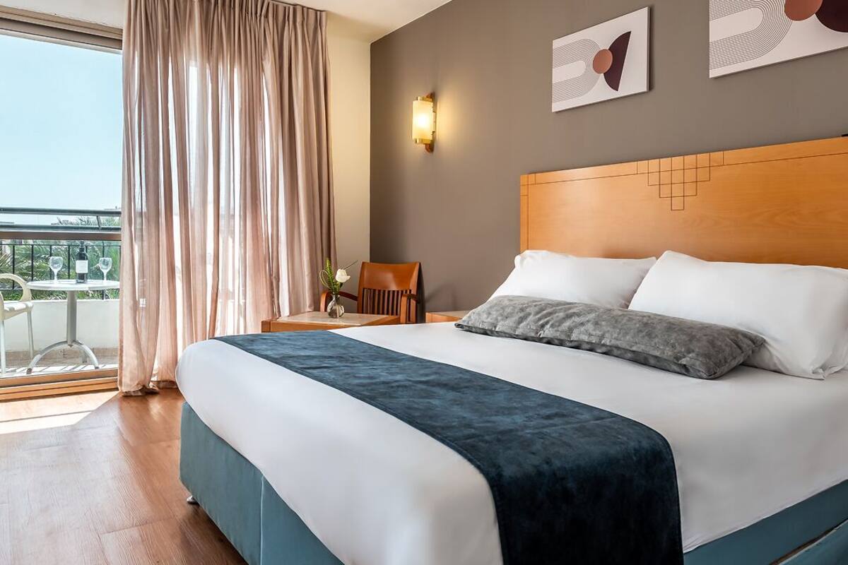 Select Comfort beds, in-room safe, desk