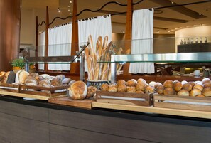 Free daily buffet breakfast