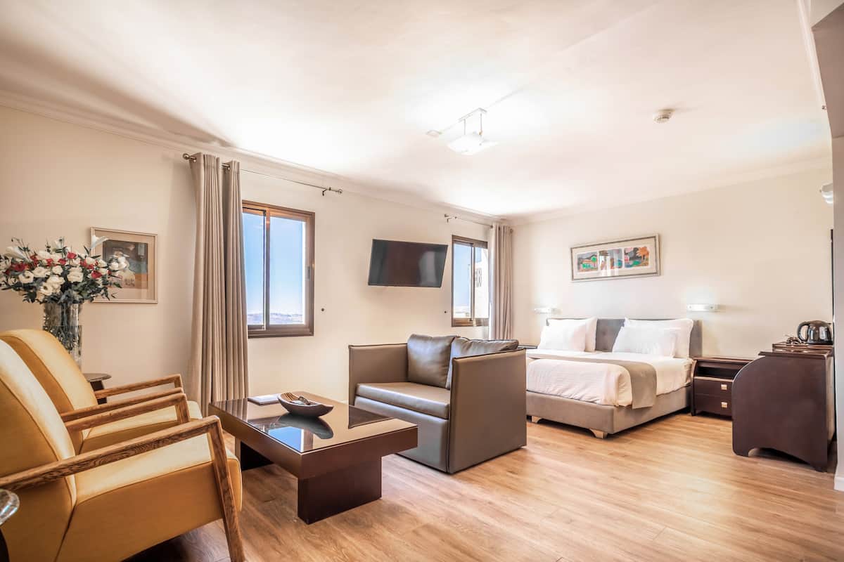 Suite Panorama | Brankas, meja kerja, tempat tidur bayi gratis, dan Wi-Fi gratis