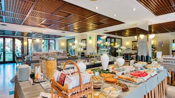 Frokostbuffé hver dag (EUR 10 per person)