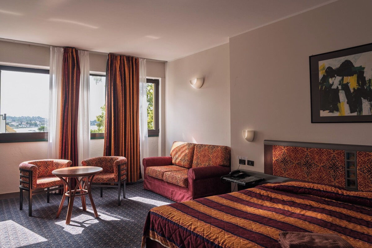 Economy Double Room | Minibar, in-room safe, desk, WiFi (free)