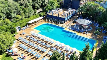 Indoor pool, seasonal outdoor pool, pool umbrellas, sun loungers