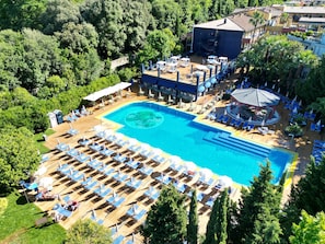 Indoor pool, seasonal outdoor pool, pool umbrellas, sun loungers - Parc Hotel Gritti (Bardolino)