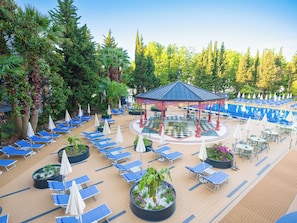 Indoor pool, seasonal outdoor pool, pool umbrellas, sun loungers