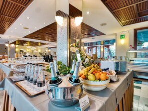 Frokostbuffé hver dag (EUR 10 per person)