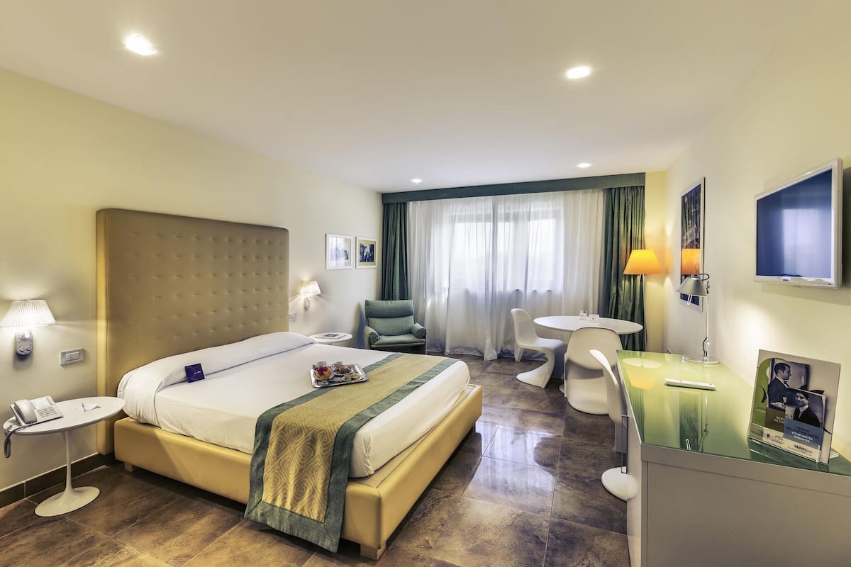 In-room safe, desk, blackout drapes, soundproofing