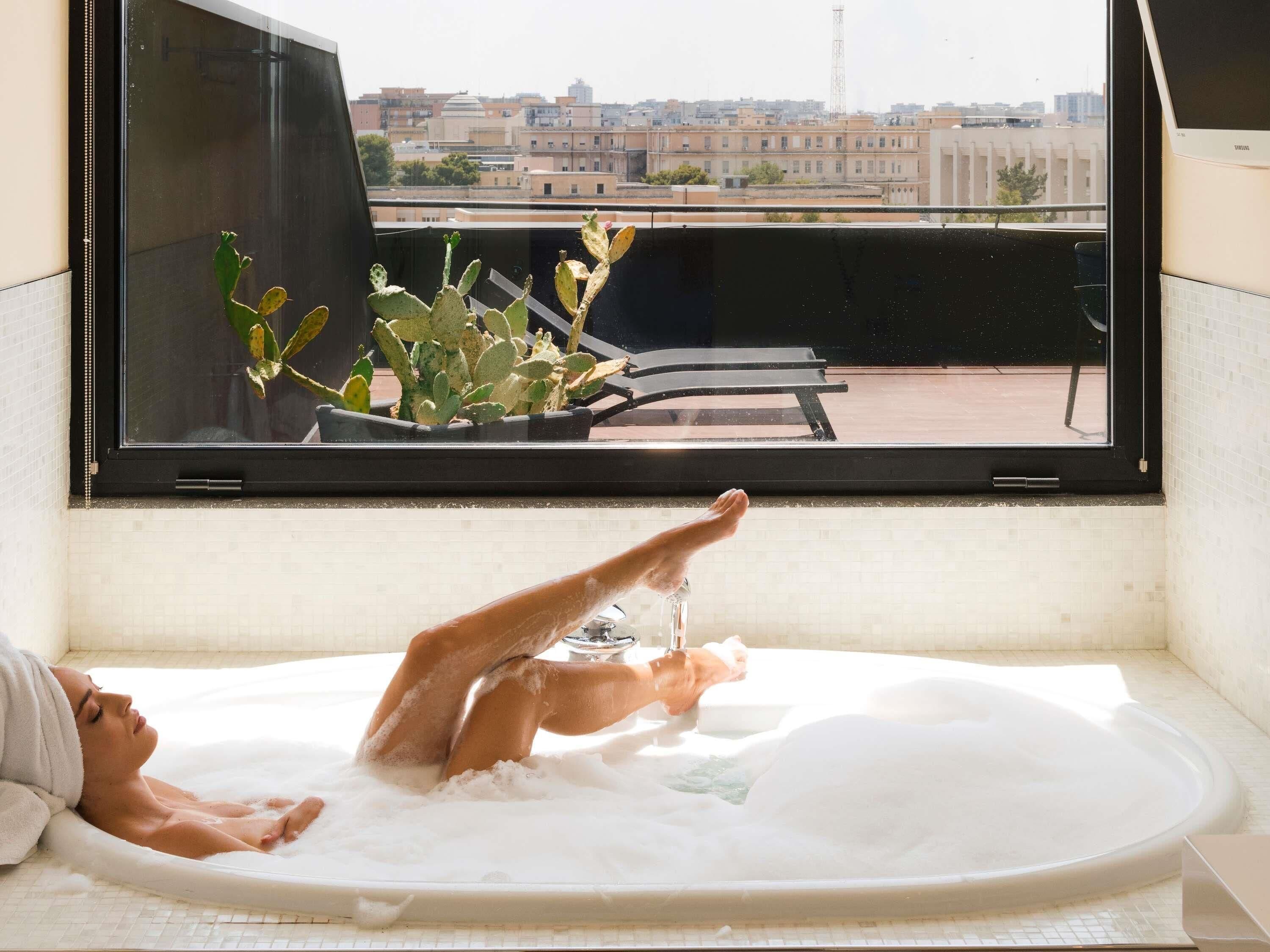 Suite, 1 Double Bed | In-room safe, desk, blackout drapes, soundproofing