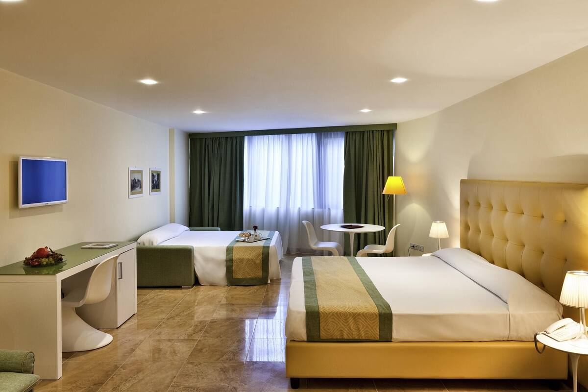 superior room, 2 single beds | in-room safe, desk, blackout curtains, soundproofing