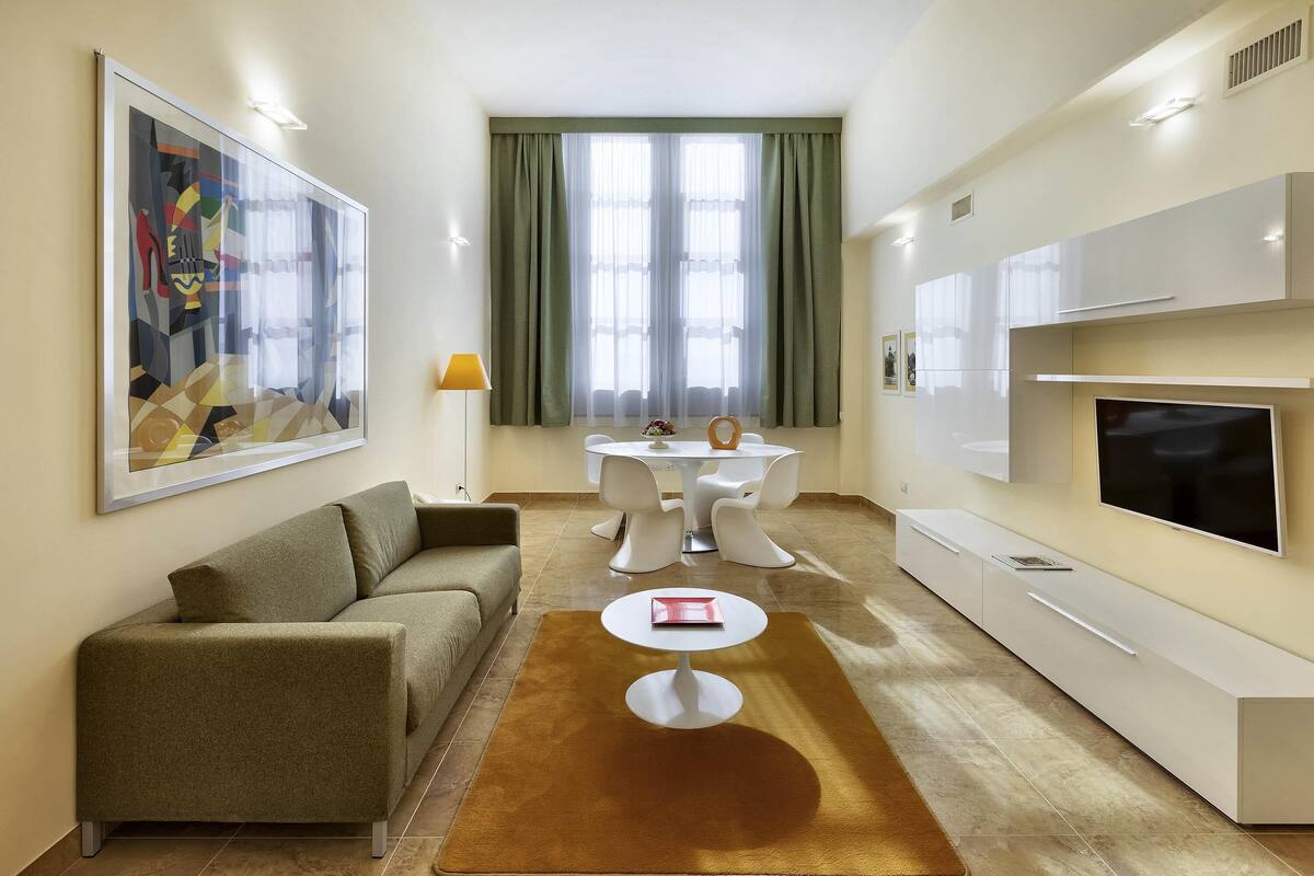 Suite, 1 Double Bed | In-room safe, desk, blackout drapes, soundproofing