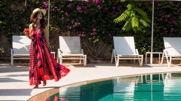 Outdoor pool, sun loungers