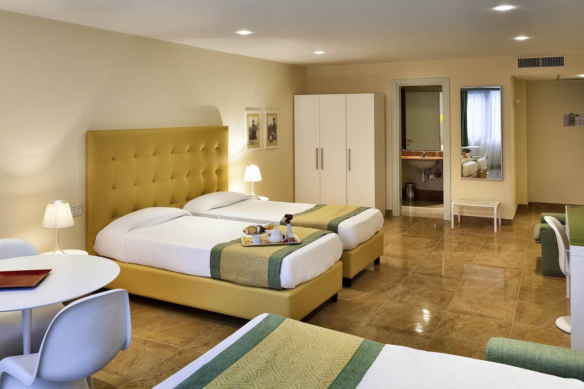 Superior Triple Room | In-room safe, desk, blackout drapes, soundproofing