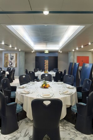 Lunch and dinner served, Italian cuisine