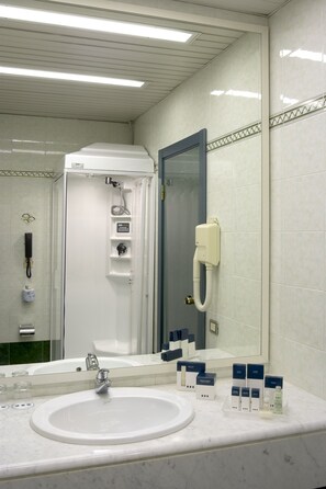 Free toiletries, hair dryer, bidet